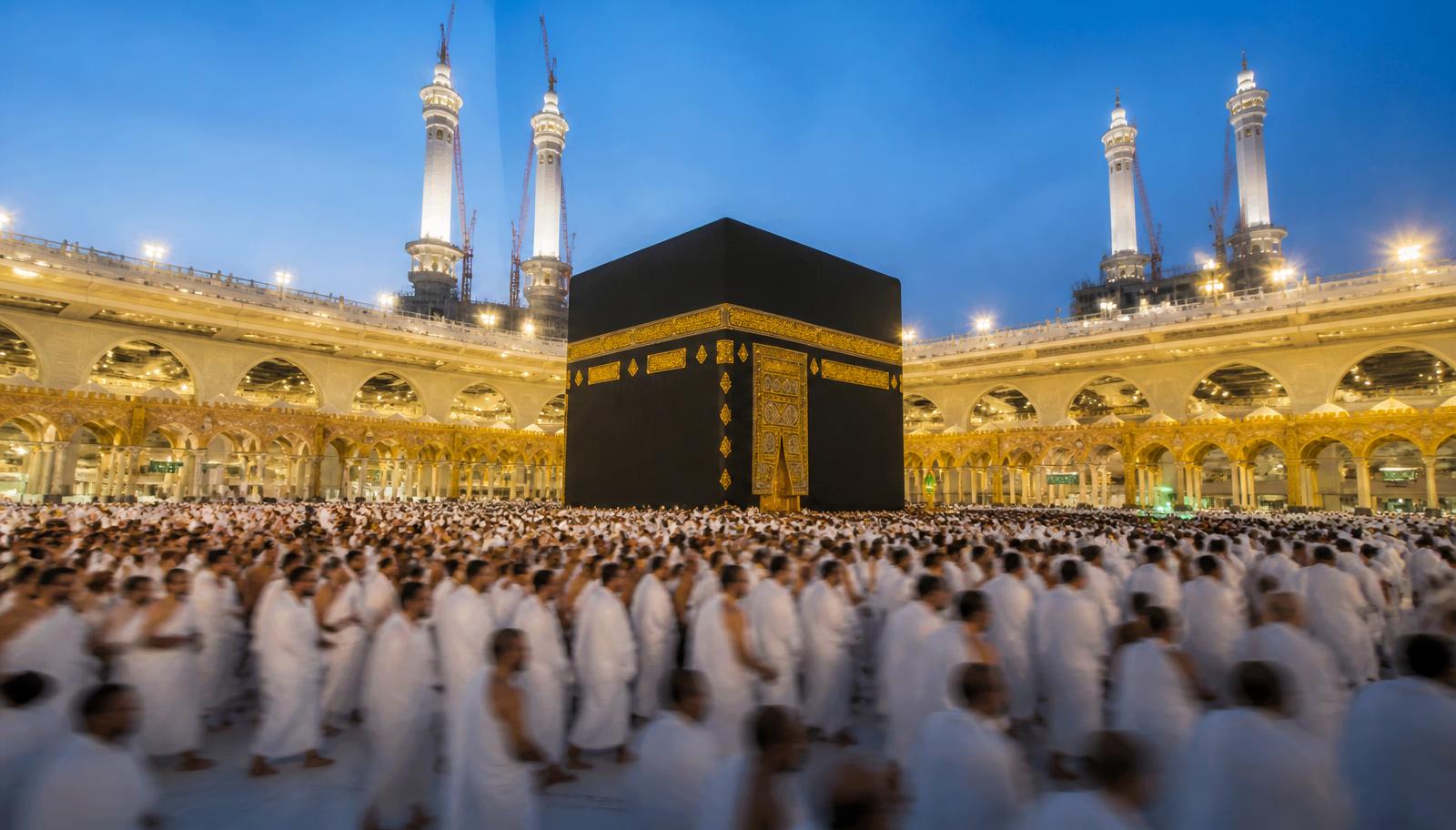 Suasana Masjidil Haram saat jamaah melakukan tawaf